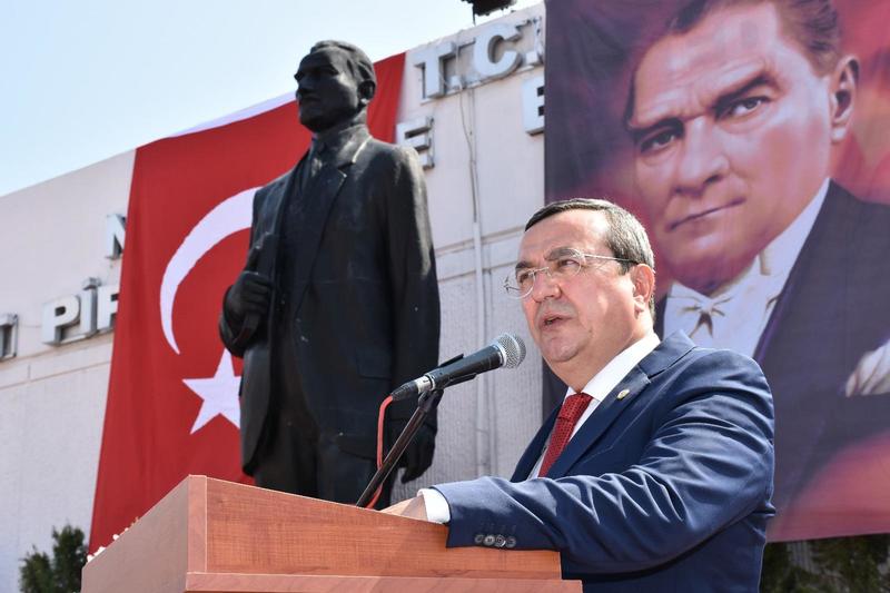 Başkan Batur'dan 30 Ağustos mesajları