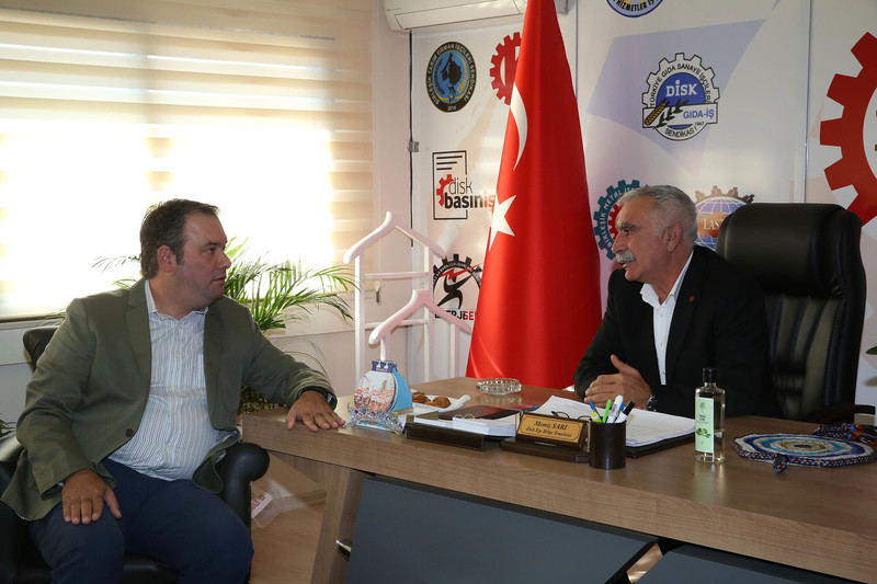 Başkan Piriştina’dan DİSK’e nazar boncuğu