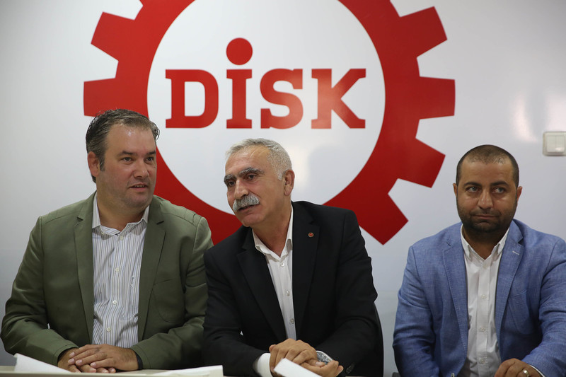 Başkan Piriştina’dan DİSK’e nazar boncuğu