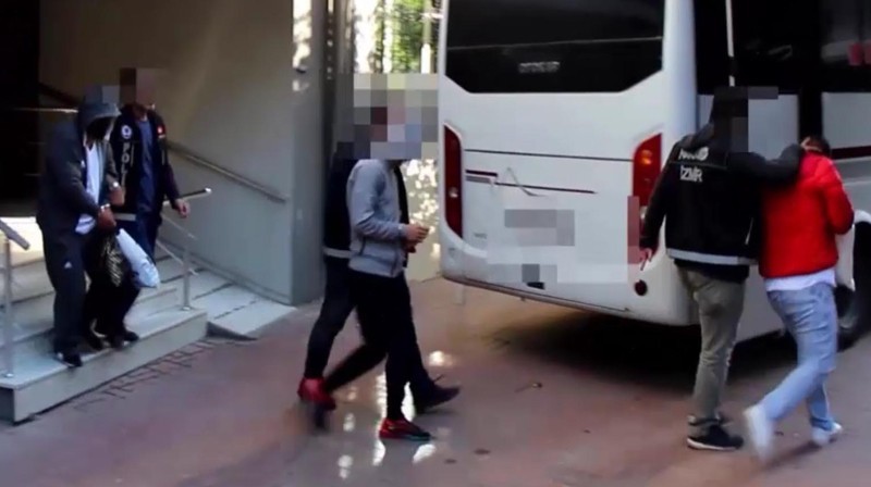 İzmir'de en büyük şebeke çökertildi