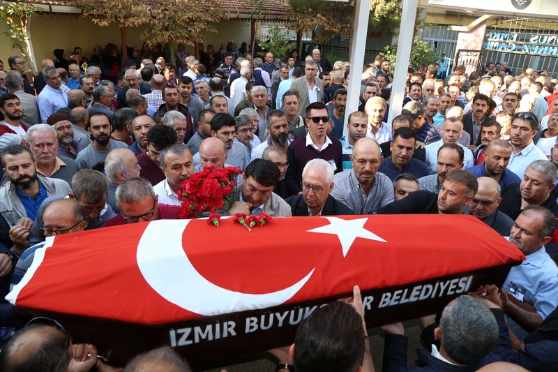İzmir'de kaza sonucunda hayatını kaybeden Çelik, son yolculuğuna uğurlandı ile ilgili görsel sonucu