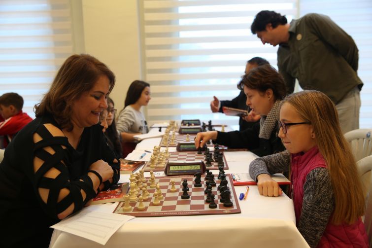 Satranç tutkunları Buca'da yarıştı