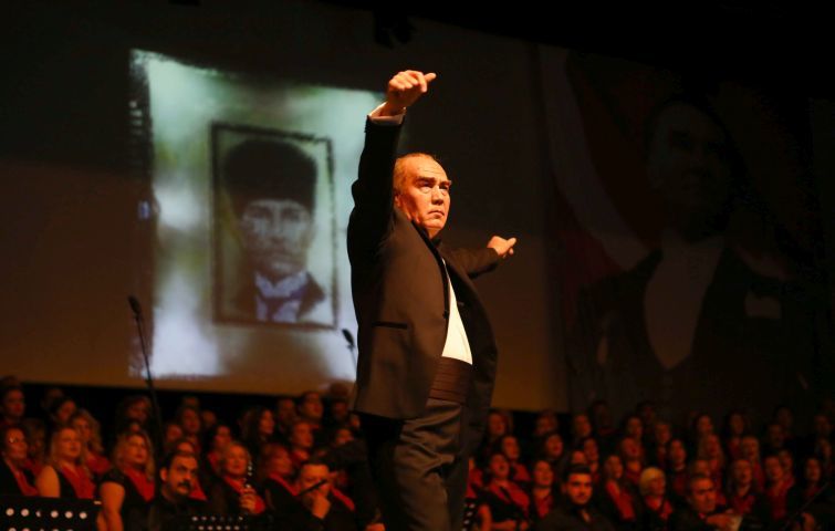 Bayraklı’da unutulmaz “Atatürk” gecesi