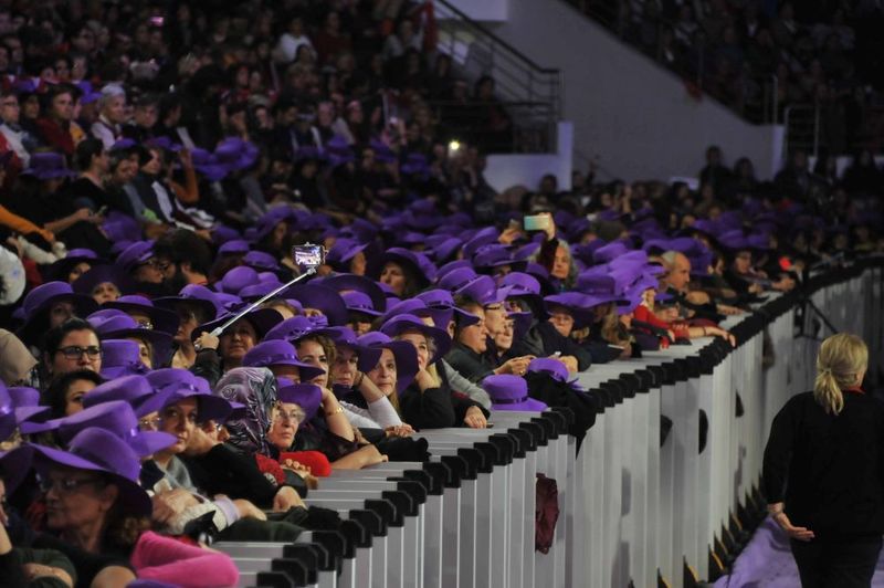 Balçova’nın Mor Şapkalı Kadınları