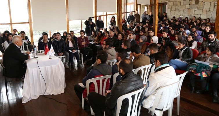 Başkan Selvitopu’ndan gençlere önemli tavsiyeler