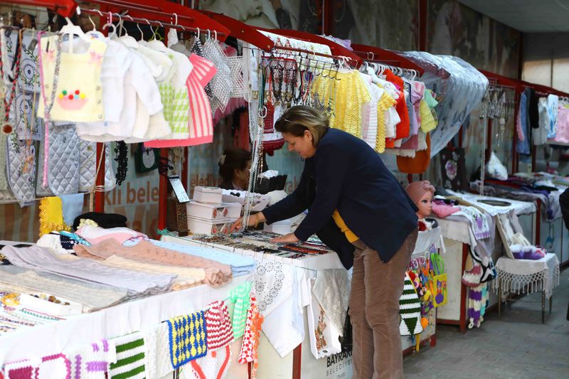 Bayraklı’nın “hamarat” kadınları