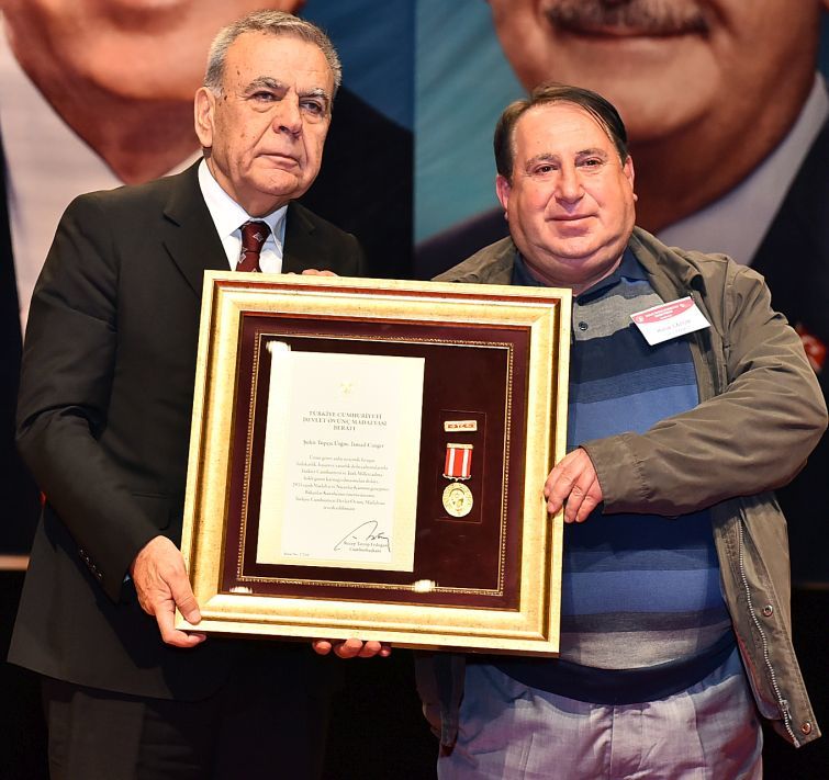 İzmir'de duygu dolu tören