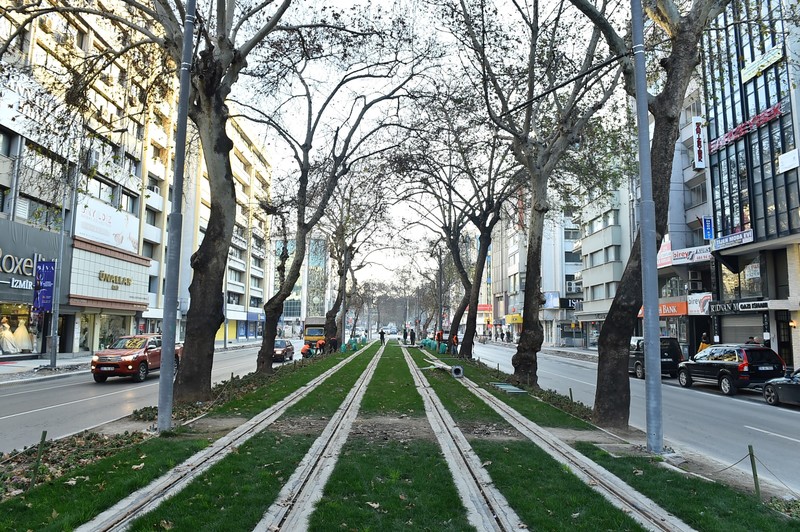 Konak Tramvayı'nda raylar birleşiyor