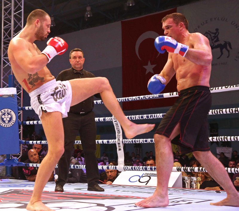 Boksun devleri Buca’da ringe çıktı