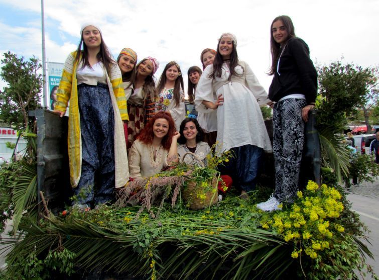 Alaçatı Ot Festivali bu yıl da yüzbinleri ağırlayacak