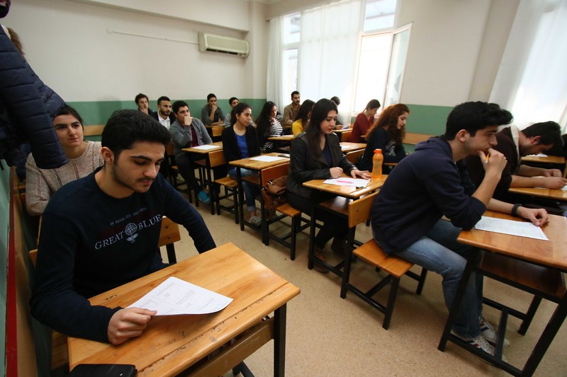 Bayraklı'da başarılı öğrencilere burs desteği