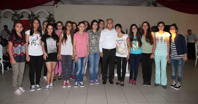 Bayraklı'da başarılı öğrencilere burs desteği