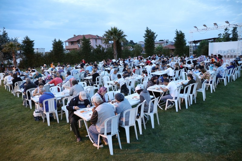 Güzelbahçe’de iftar bereketi