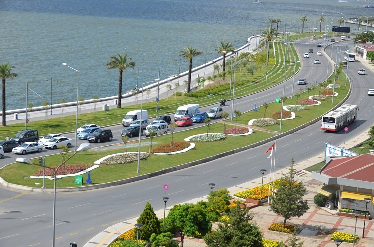 Sahil yeni çehreye büründü