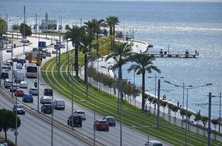 Sahil yeni çehreye büründü