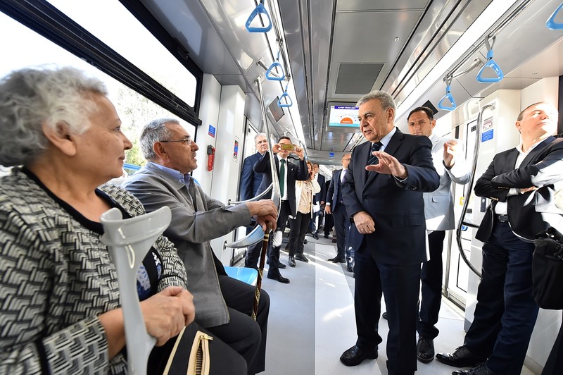 "Yapılanı yıkacağız diyeceğinize, İzmir'e neler yapacağınızı anlatın"