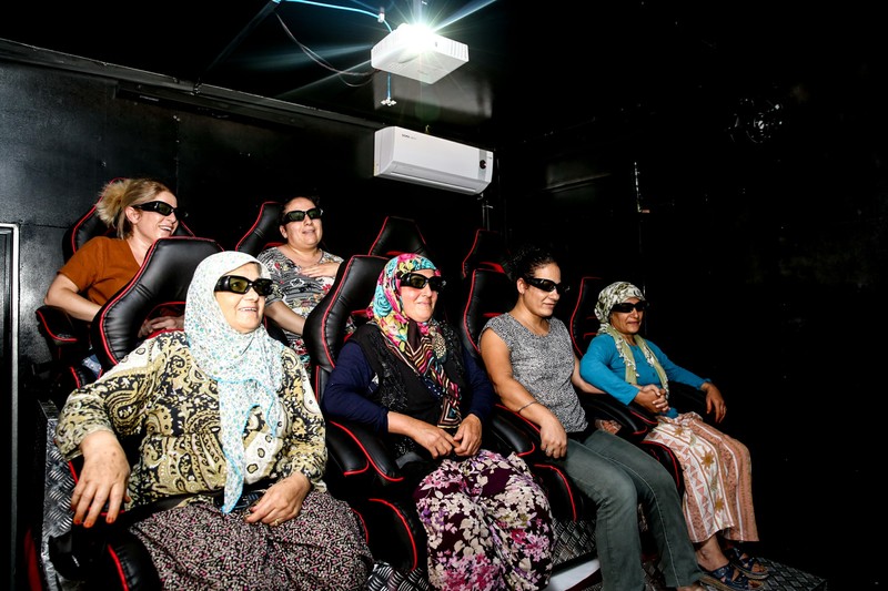 Buca'nın 12D film aracı yollarda!