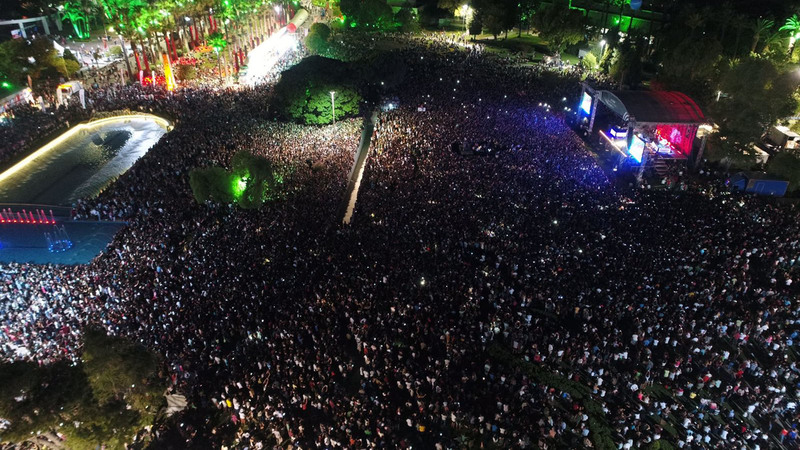 87. İEF’de ünlüler geçidi