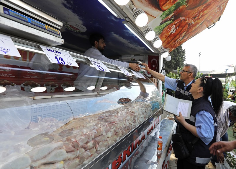 Buca’da pazarlara sıkı denetim