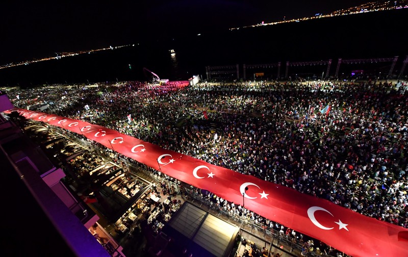 Gündüzü başka, gecesi başka güzel