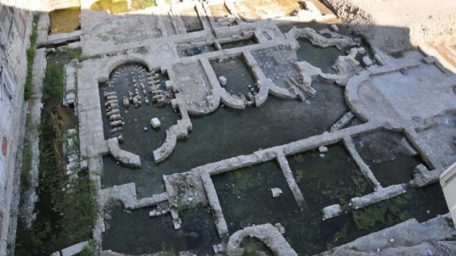 Konak'ta 'Roma imparatorluk salonu' çıktı