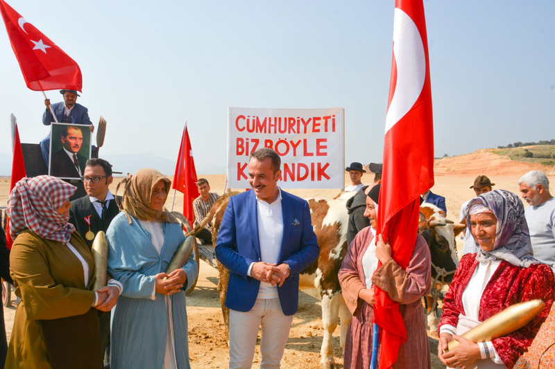 AK Parti İzmir'in 'Cumhuriyet' filmine büyük ilgi