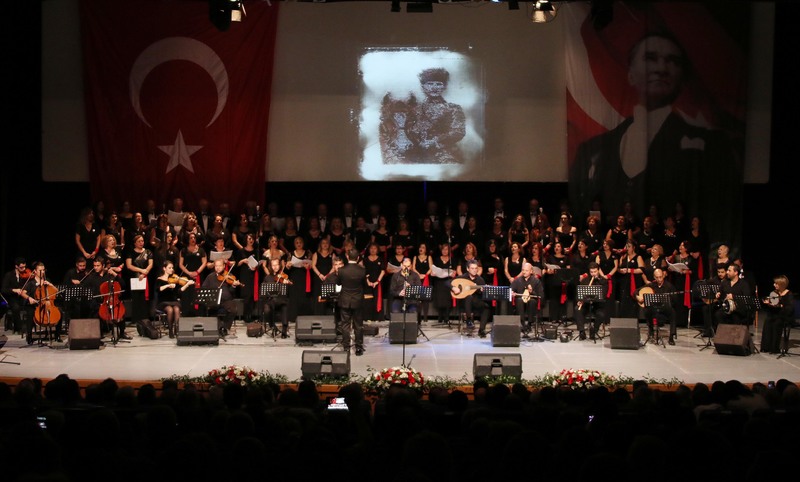 Bayraklı, Ulu Önder Atatürk'ü andı