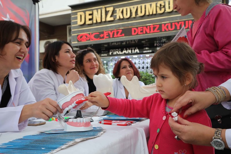 Bayraklı sağlıkta sınır tanımıyor