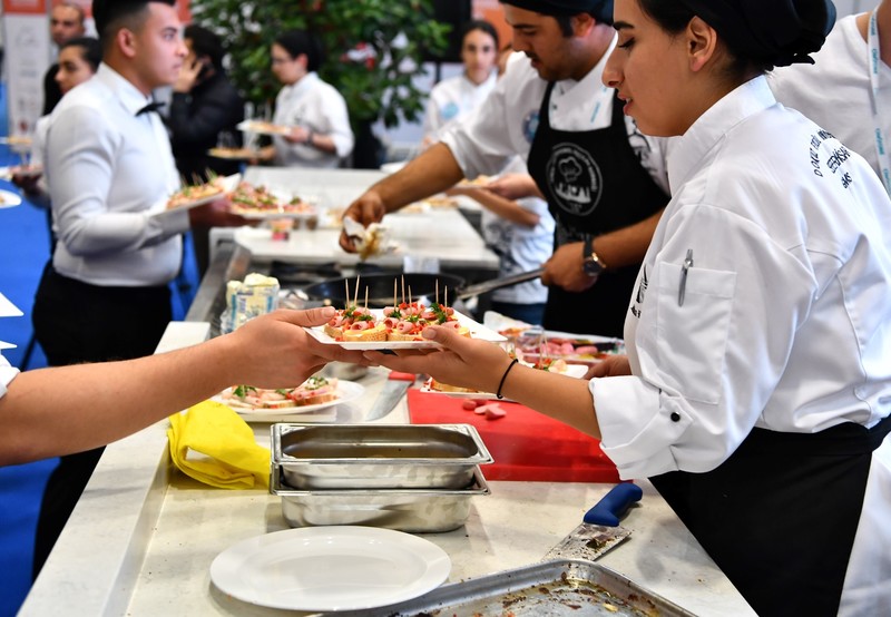 "Alınamayacak mesafe, aşılamayacak engel yok"