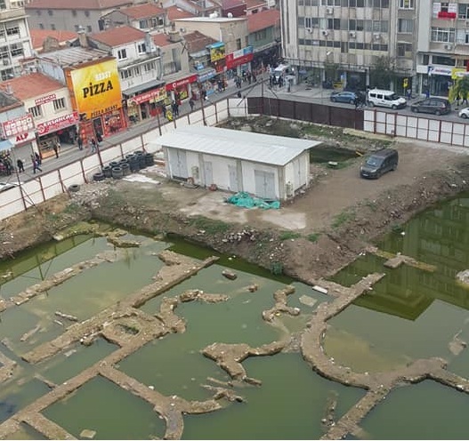 Antik Roma kalıntıları su içinde çürüyor