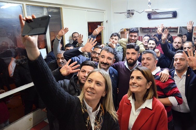 AK Partili Ceyda Bölünmez Çankırı: "Belediyenin işini vatandaş yapıyor"