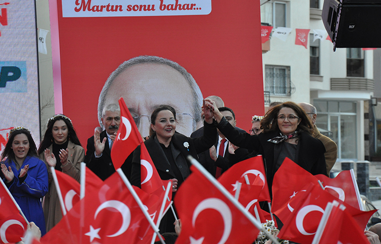 CHP Balçova'da şölen havasında açılış! Mehmet Ali Çalkaya'ya sevgi seli