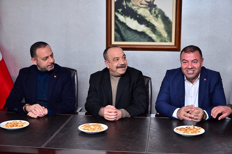 AK Parti Bayraklı Adayı Aslan, Polis Emeklileri Derneği'ni ziyaret etti