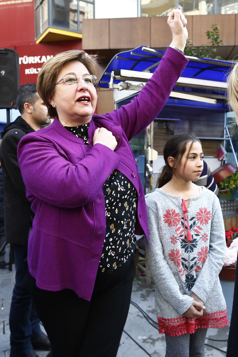 İzmirli kadınlardan 8 Mart’a ‘flash mob’lu anma