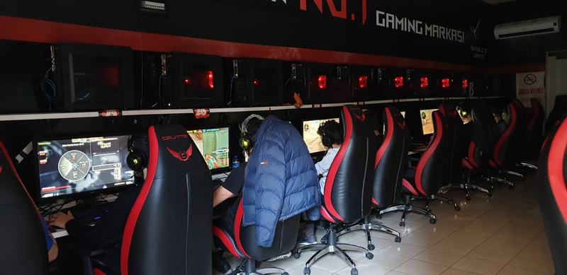 Nihat Zeybekci'den E-Spor turnuvası