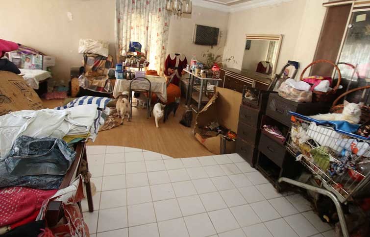 Bayraklı Belediyesi’nden çöp ev operasyonu