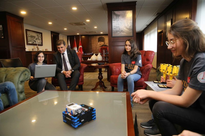 Karşıyaka’nın bilim kahramanları Amerika’da!