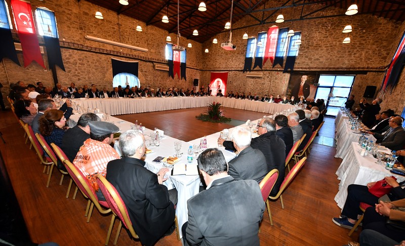 Başkan Soyer’in ilk büyük buluşması üretici kooperatifleriyle gerçekleşti