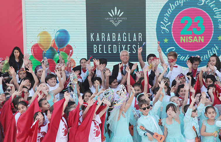 Karabağlar’da coşkulu 23 Nisan şenliği