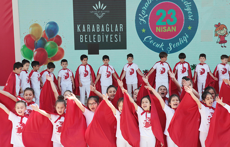 Karabağlar’da coşkulu 23 Nisan şenliği