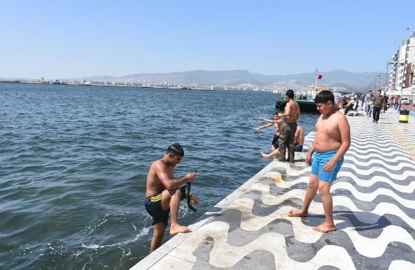 Çocuklar deniz sezonunu açtı