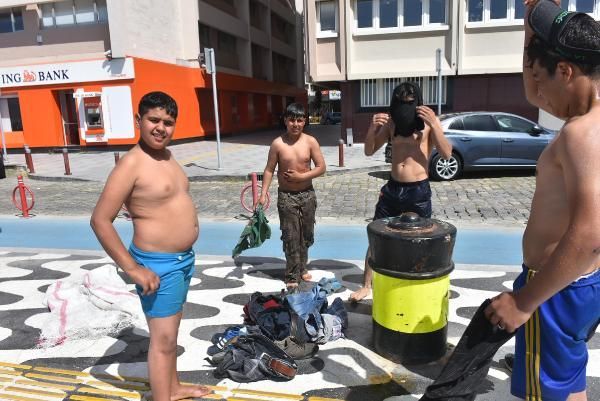 Çocuklar deniz sezonunu açtı