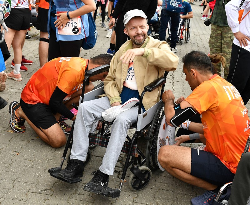Binlerce İzmirli "koşamayanlar için" koştu