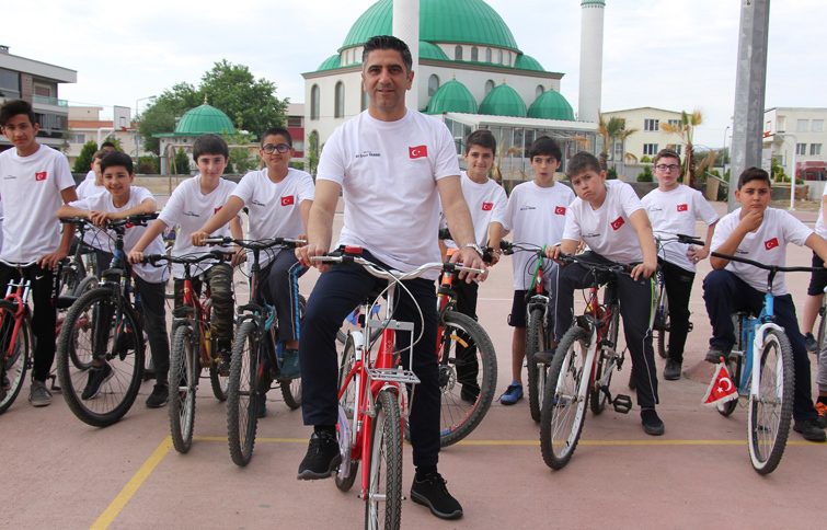 Başkan Kayalar Öğrencilerle Bisiklet Sürdü