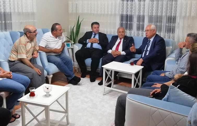 Başkan Selvitopu’ndan iftar sonrası ev ziyareti