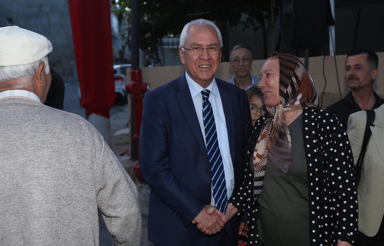 Başkan Selvitopu’ndan iftar sonrası ev ziyareti