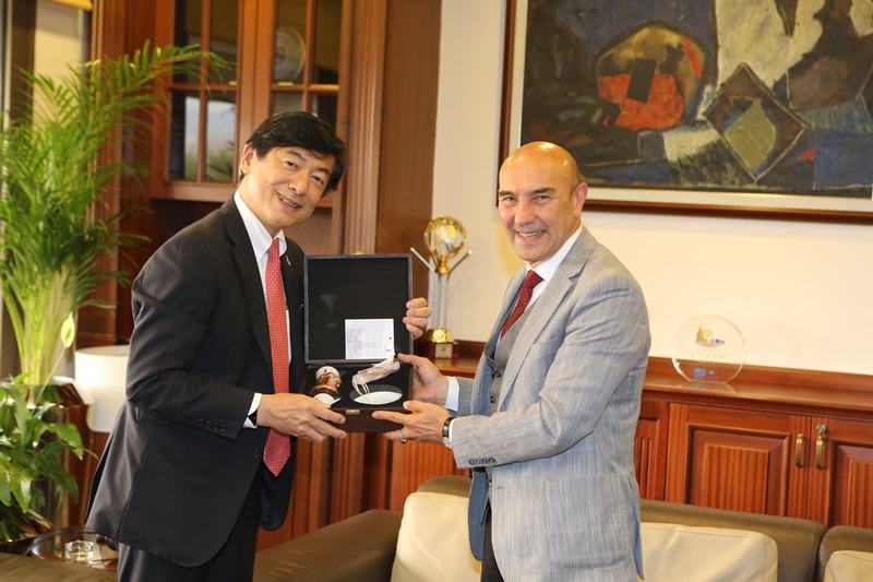 Başkan Soyer 5 kıta, 15 ülkeden ziyaretçi ağırladı