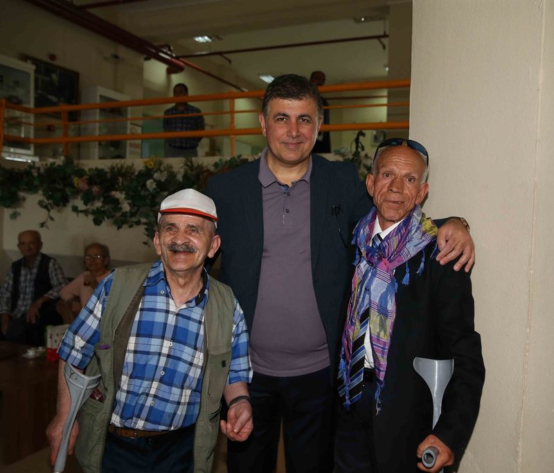 Huzurevinde bayram coşkusu