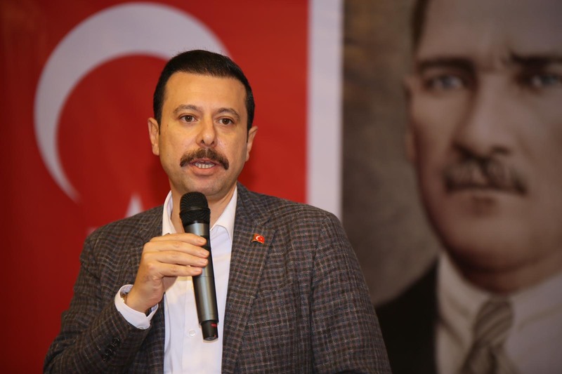 AK Parti'den Başkan Soyer'e sert yanıt: İzmir'in sorunları için kafa yorsun