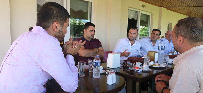 Foça'nın muhtarları 'çözüm' için toplandı